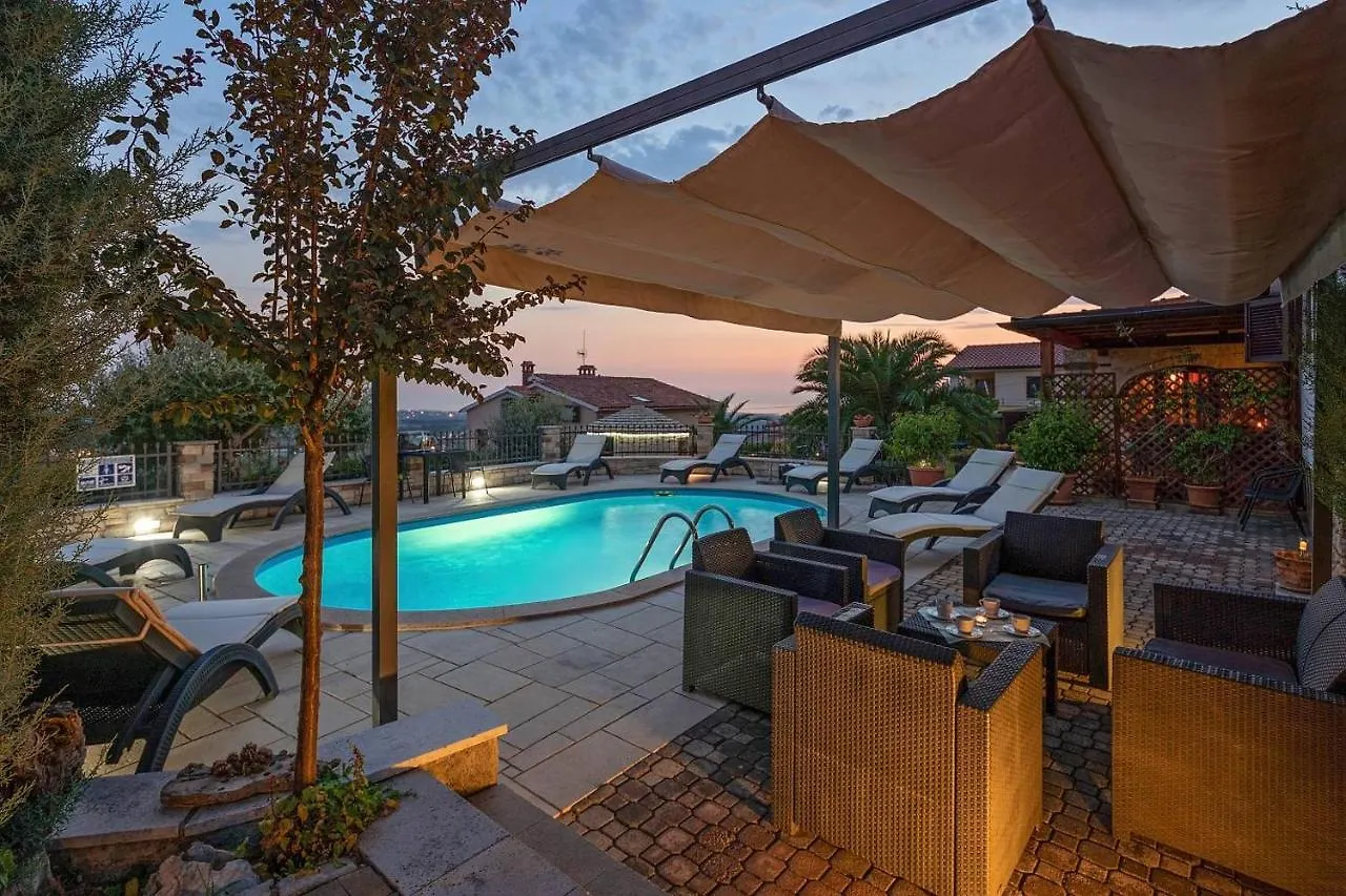 Guest house Apartments Villa Eric Kastelir Croatia