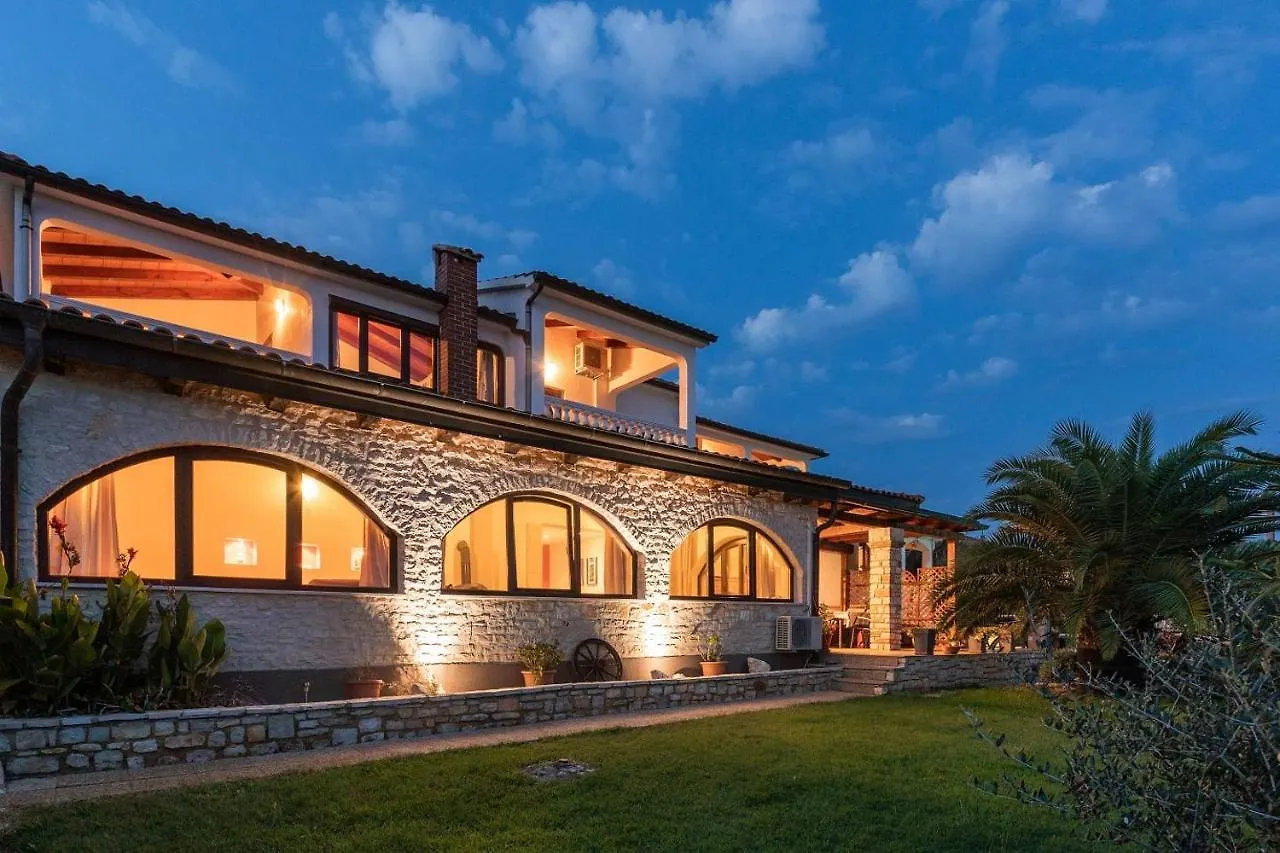 Guest house Apartments Villa Eric Kastelir Croatia