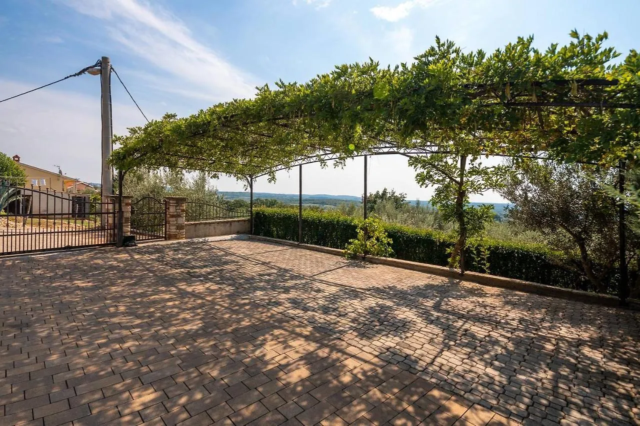 Apartments Villa Eric Kastelir