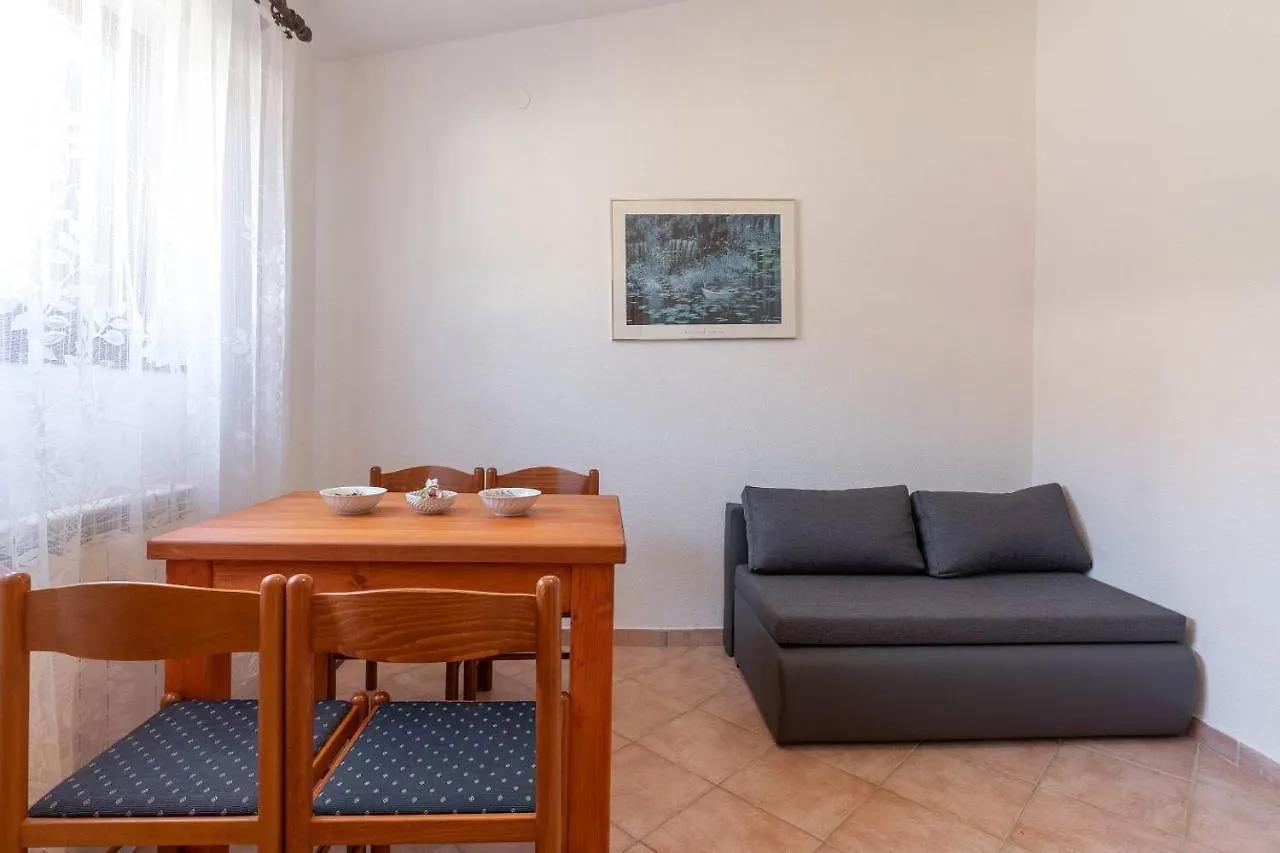 Apartments Villa Eric Kastelir