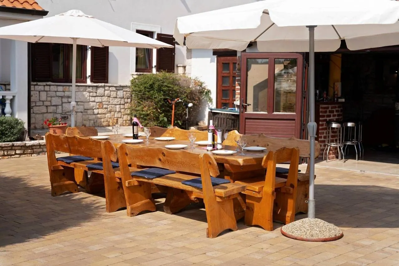 Apartments Villa Eric Kastelir 0*,  Croatia