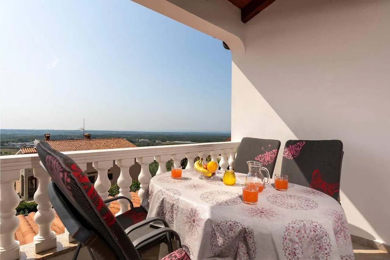 Guest house Apartments Villa Eric Kastelir Croatia