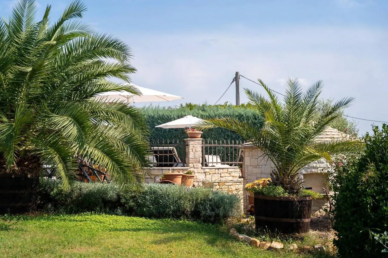 Apartments Villa Eric Kastelir 0*,  Croatia