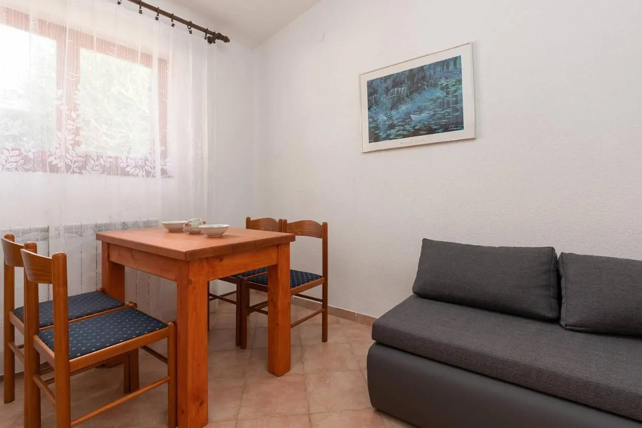 Apartments Villa Eric Kastelir Croatia