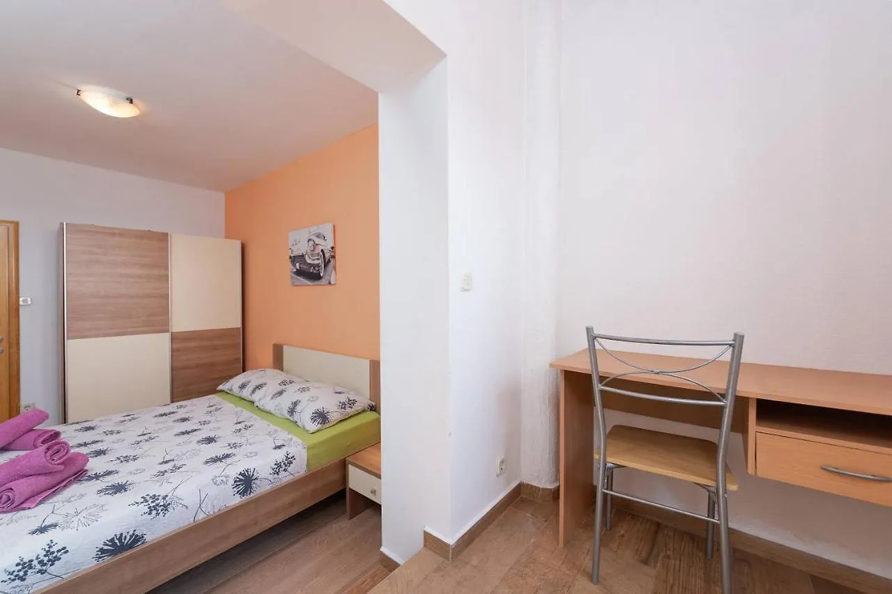 Apartments Villa Eric Kastelir 0*,  Croatia