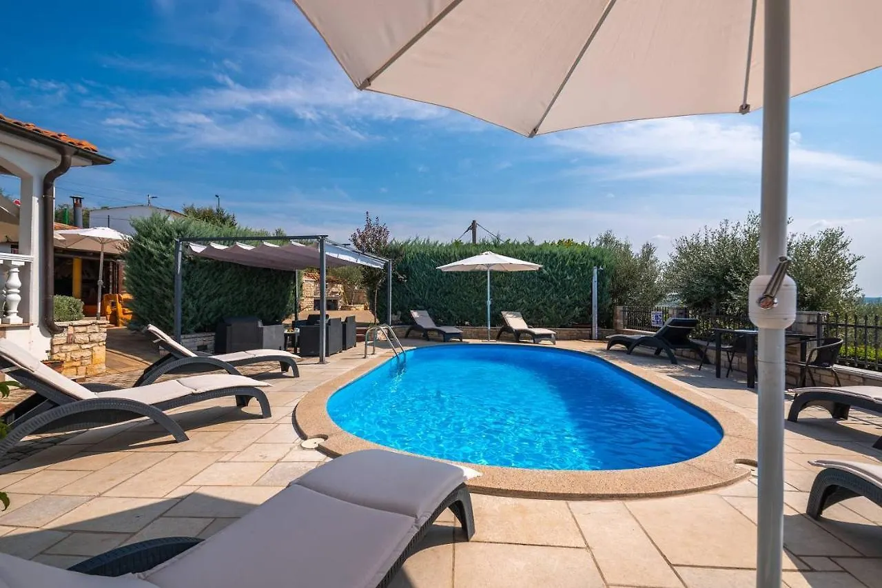 Apartments Villa Eric Kastelir Guest house