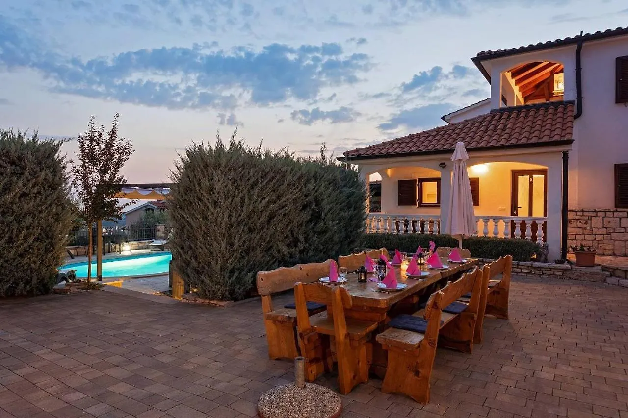 Guest house Apartments Villa Eric Kastelir
