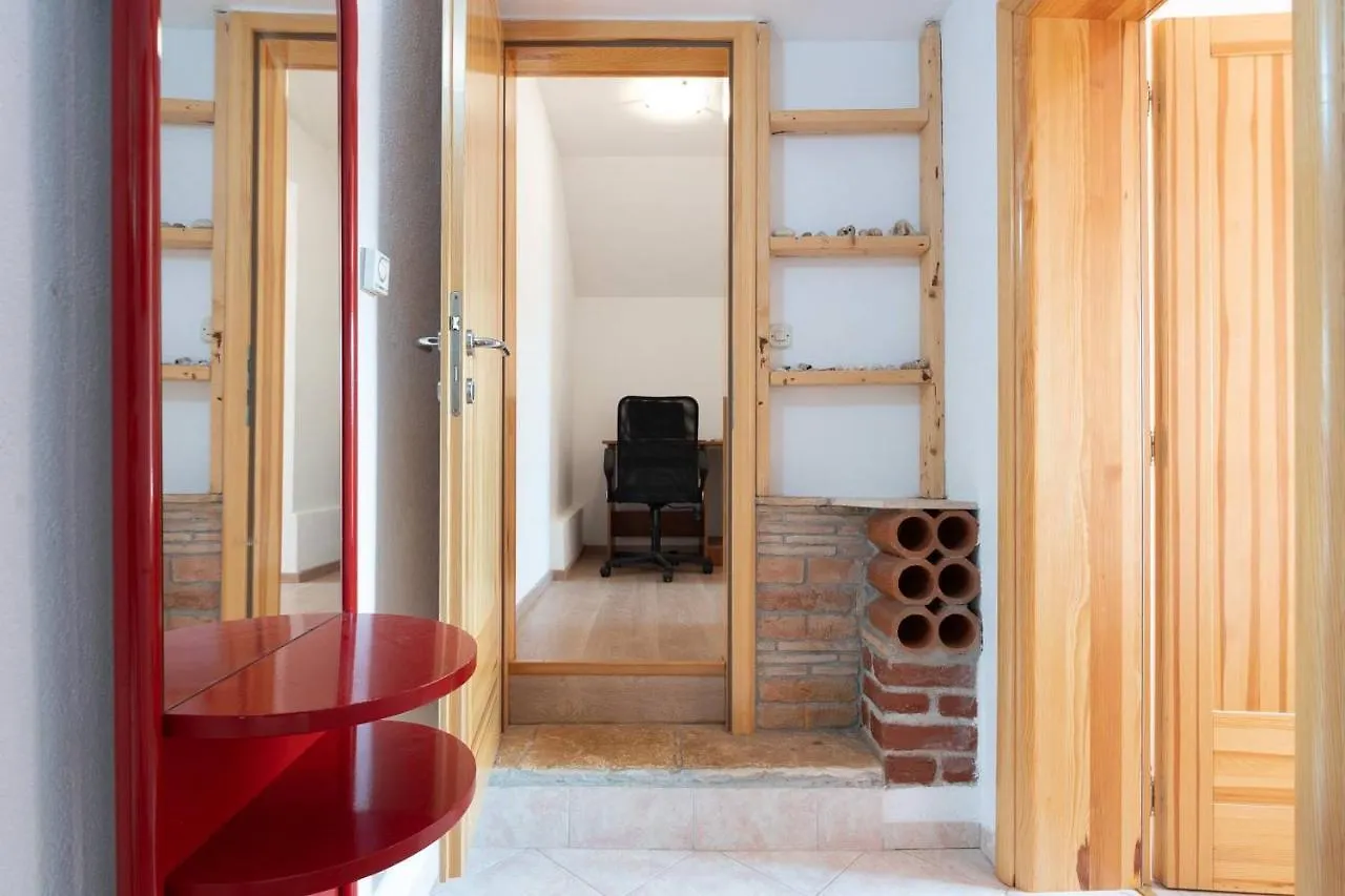 Apartments Villa Eric Kastelir Croatia