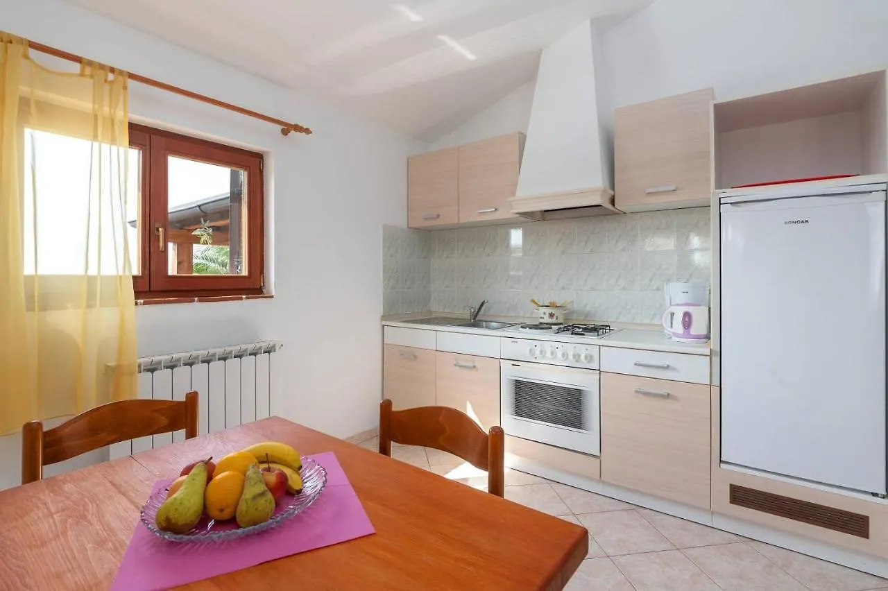 Apartments Villa Eric Kastelir Guest house