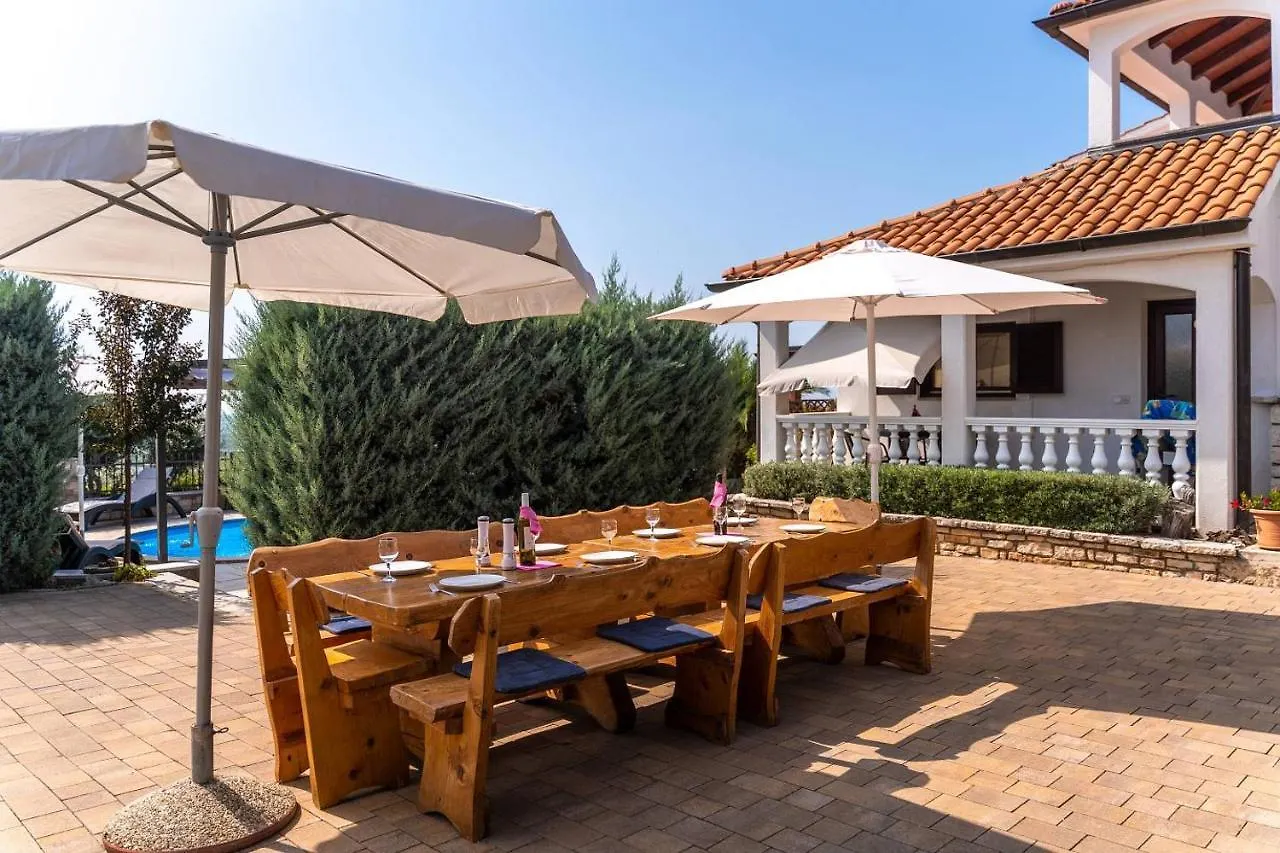 Guest house Apartments Villa Eric Kastelir Croatia