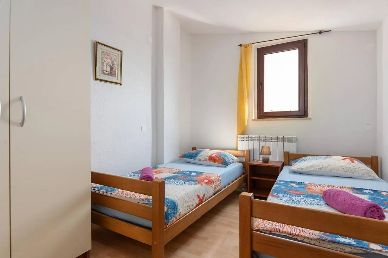 Apartments Villa Eric Kastelir
