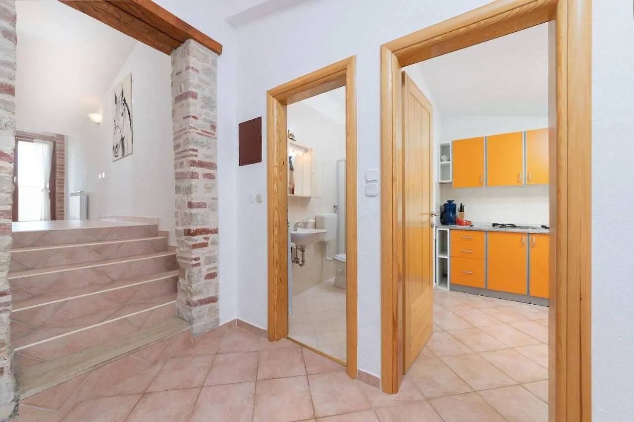 Guest house Apartments Villa Eric Kastelir