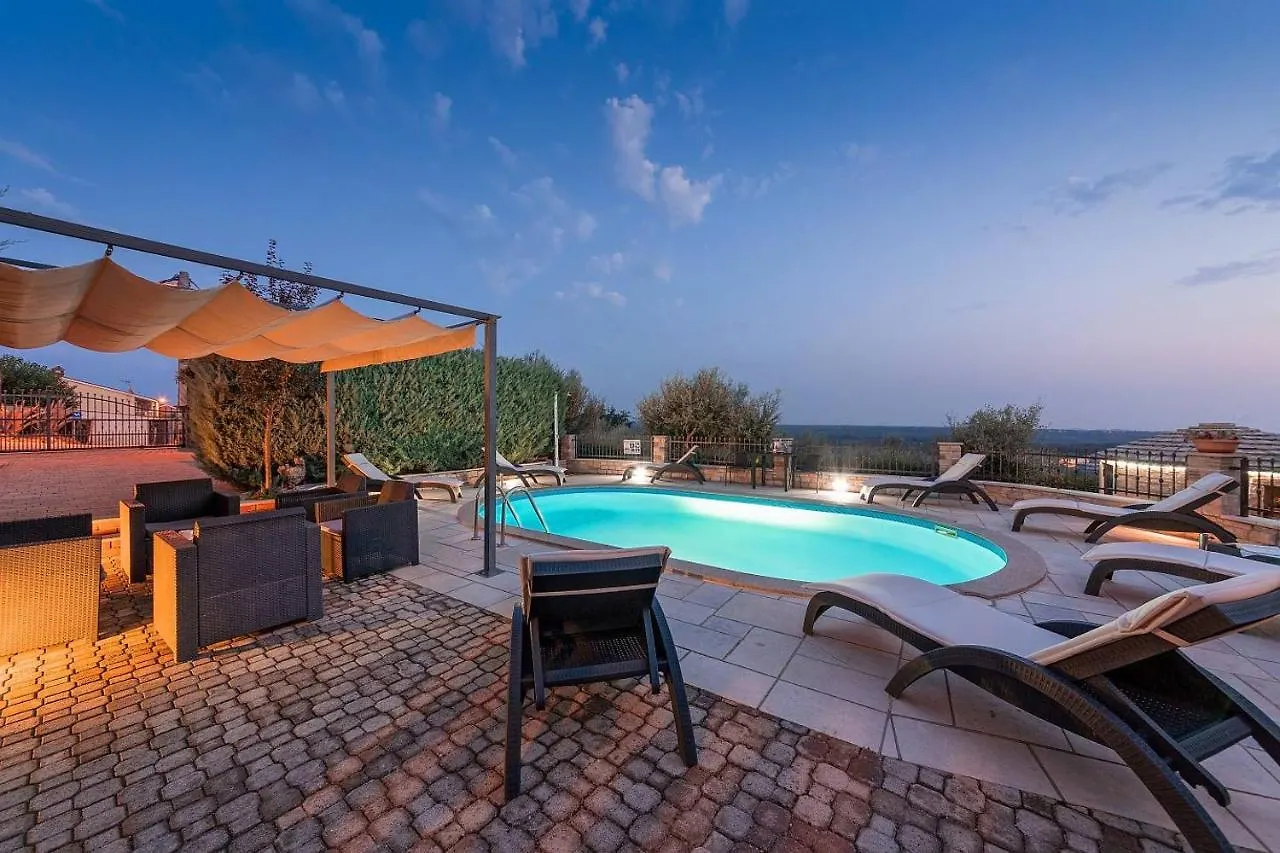 Apartments Villa Eric Kastelir