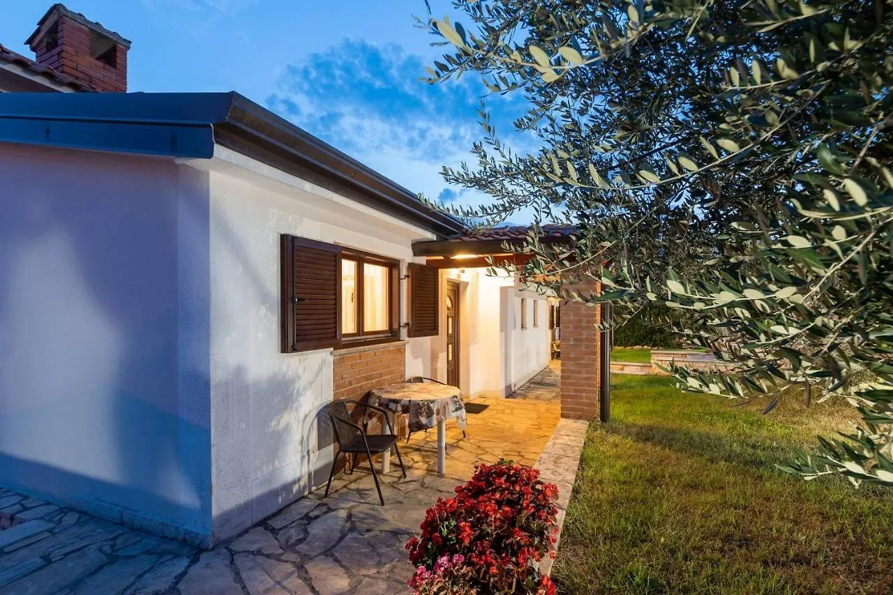 Guest house Apartments Villa Eric Kastelir