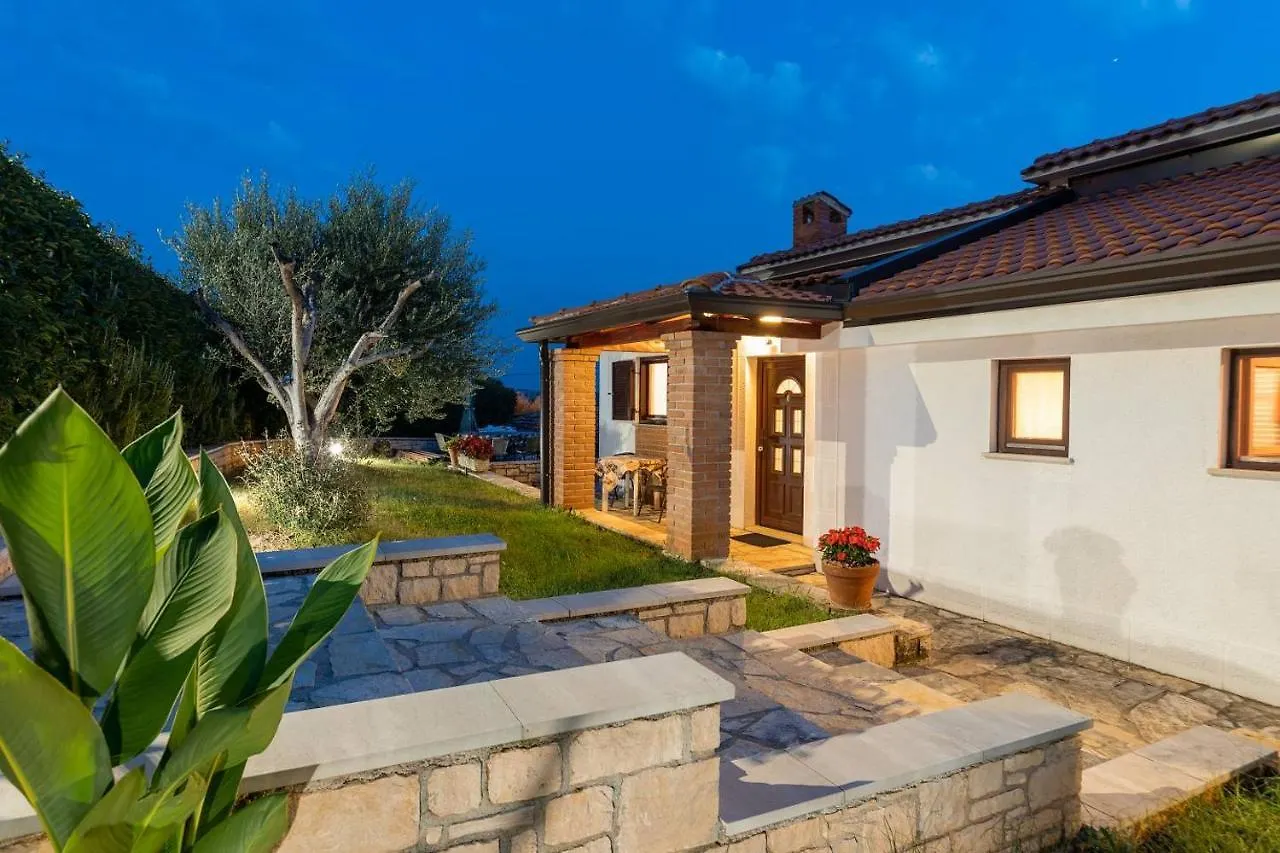Apartments Villa Eric Kastelir Croatia