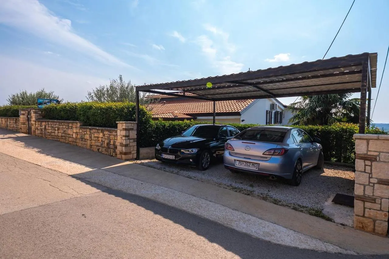 Apartments Villa Eric Kastelir 0*,  Croatia