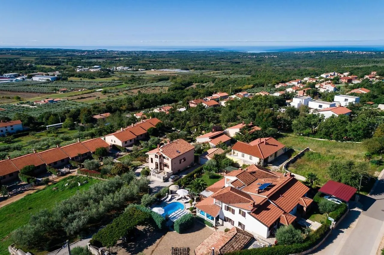 Apartments Villa Eric Kastelir