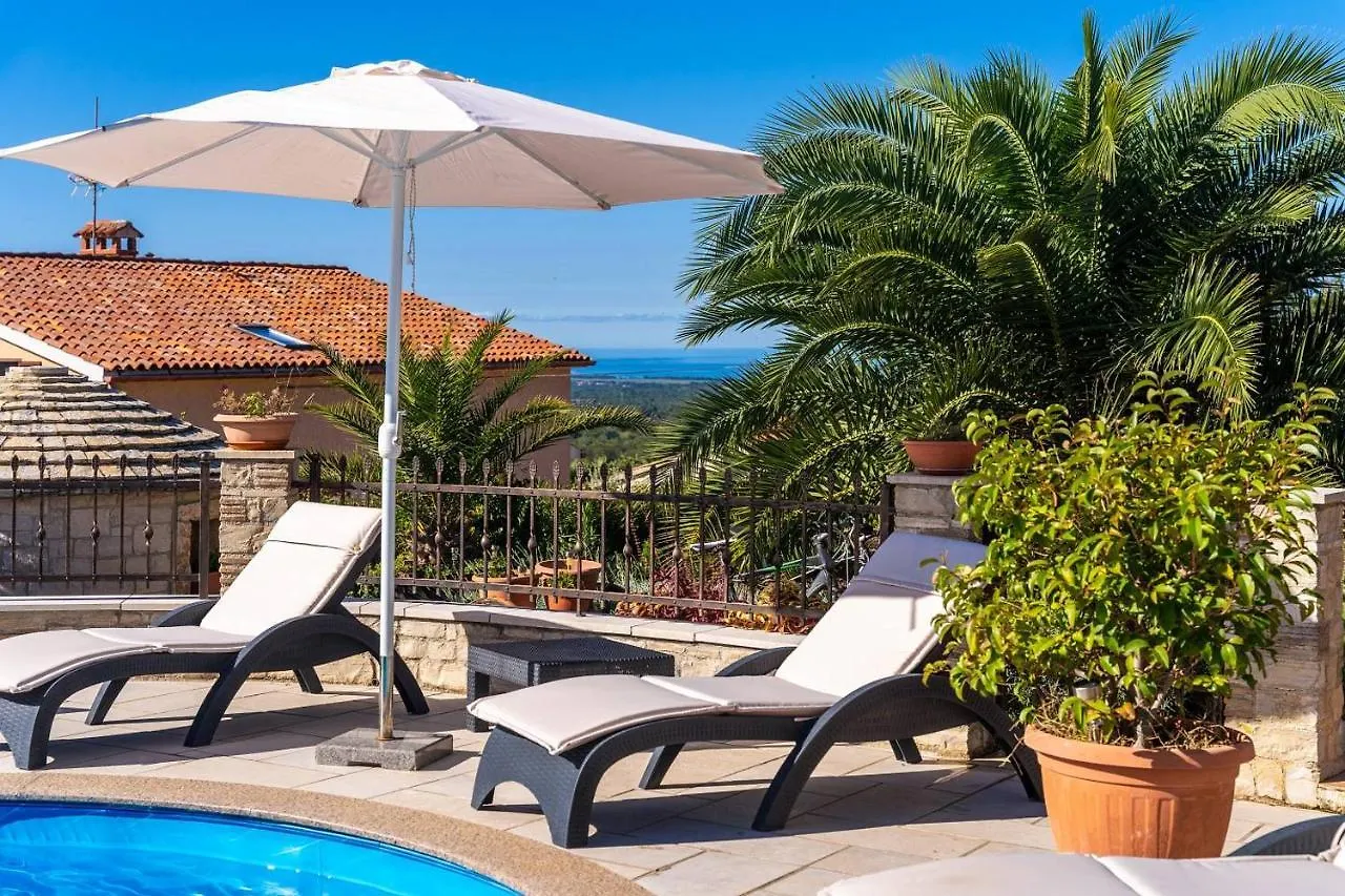 Apartments Villa Eric Kastelir