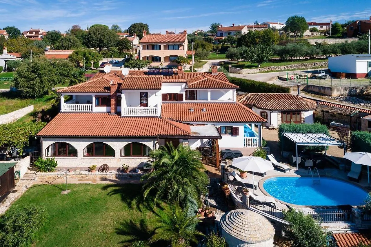 Apartments Villa Eric Kastelir Croatia
