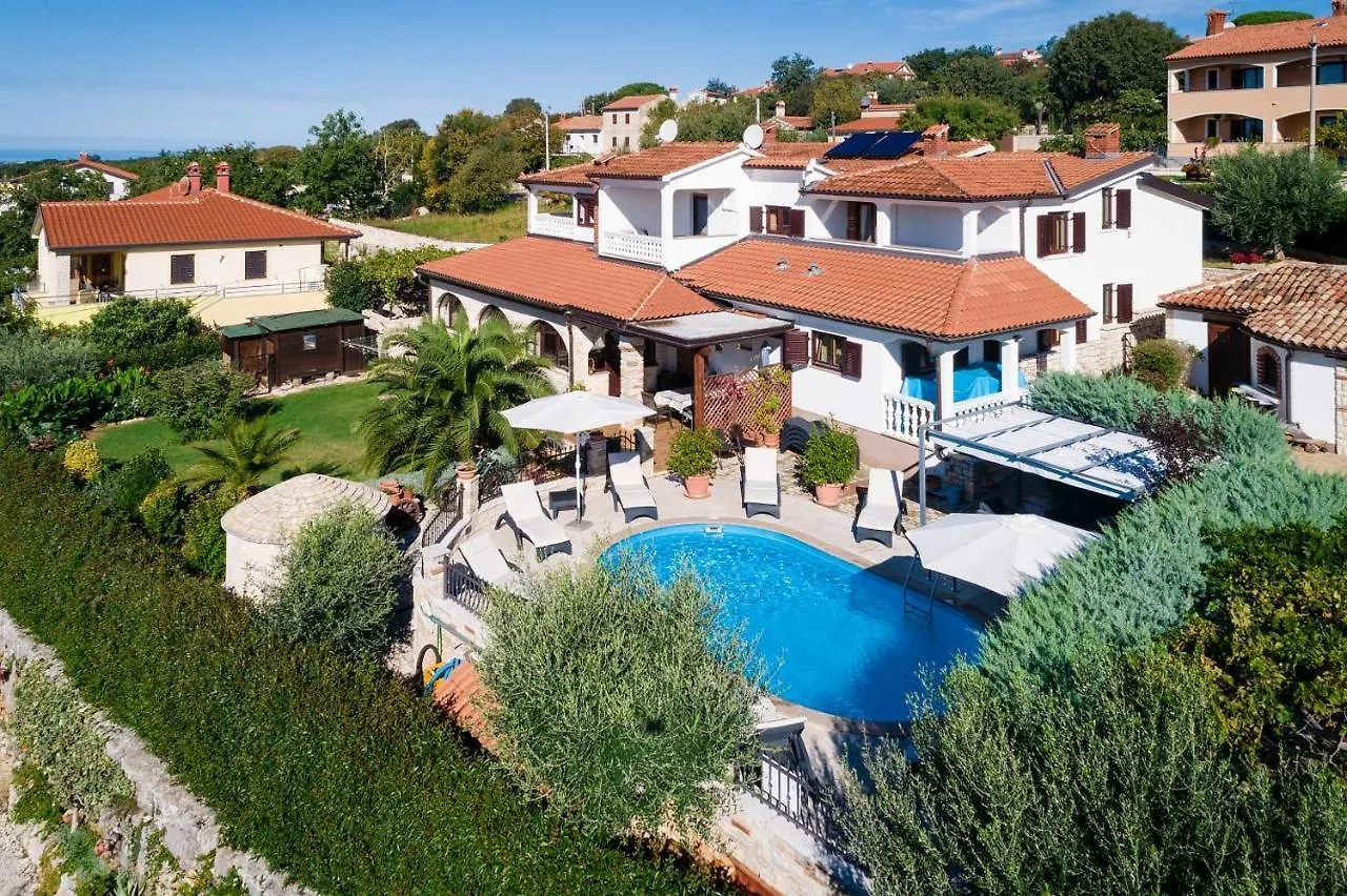 Apartments Villa Eric Kastelir Guest house